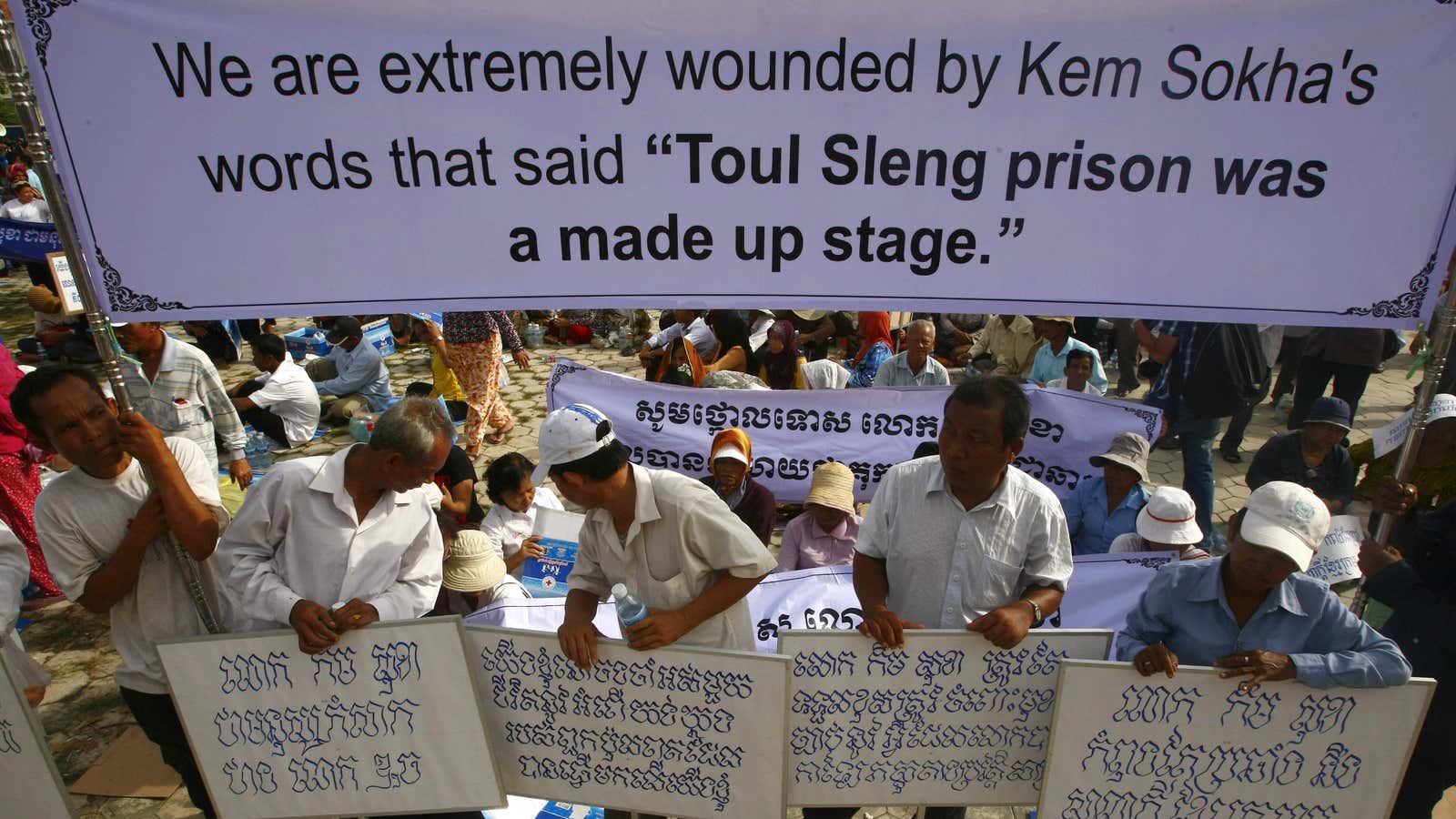 Cambodian protesters at a rally on Sunday demanding a public apology from Kem Sokha, vice president of Cambodia National Rescue Party.