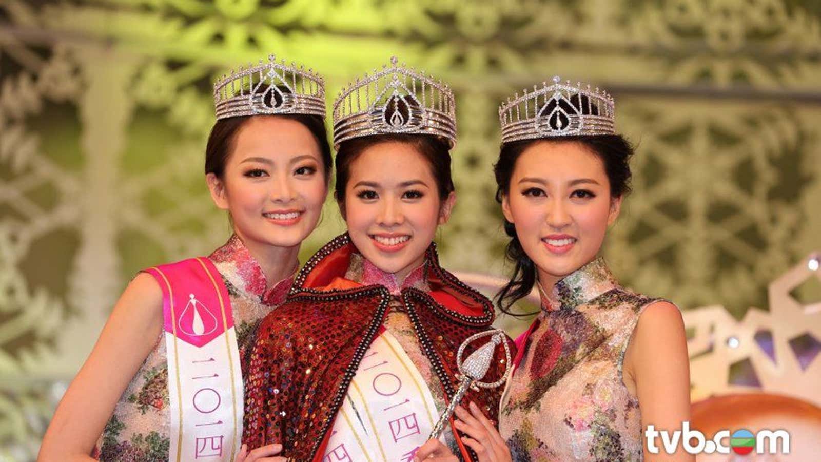 Miss Hong Kong winner Veronica Shiu (center) is flanked by the two other pre-selected finalists.