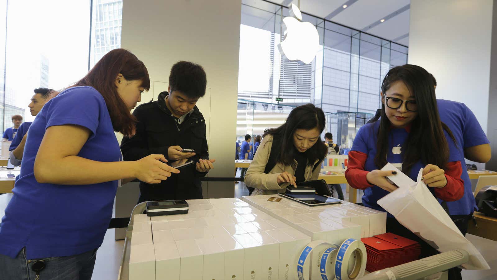 Apple users in Beijing pick up their new iPhone 6’s.