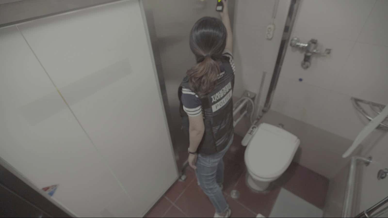 Spy Porn Cam - South Korean women dread public bathrooms because of spy-cam porn