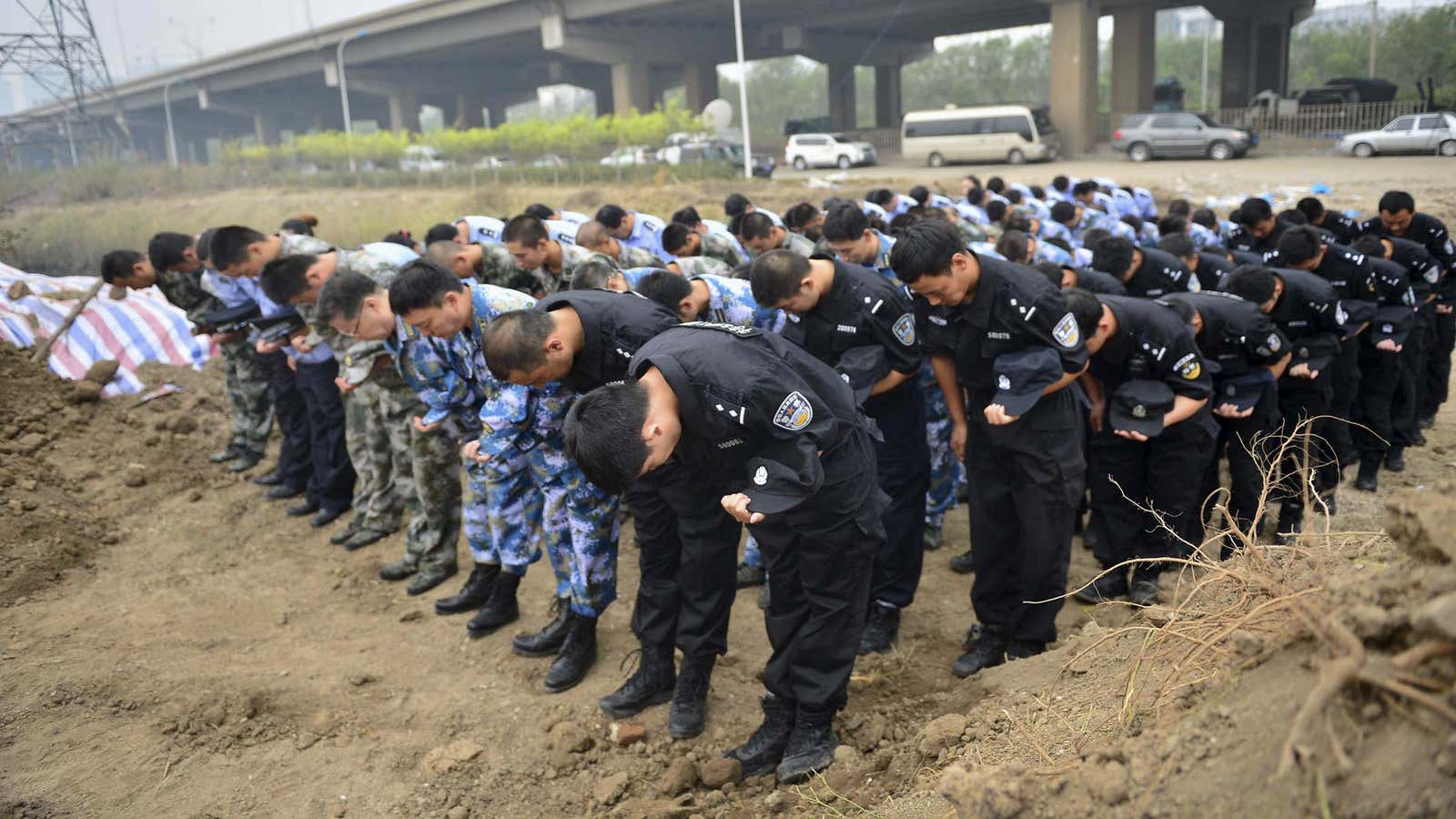 Tributes to those who died in a Tianjin blast.