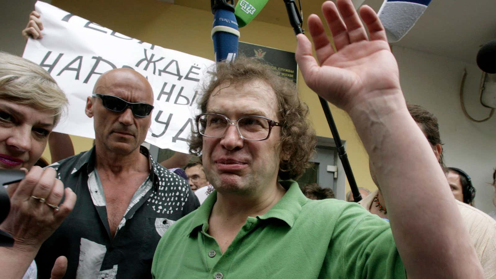 “See ya”. Sergei Mavrodi after being set free from Russian prison in 2007.