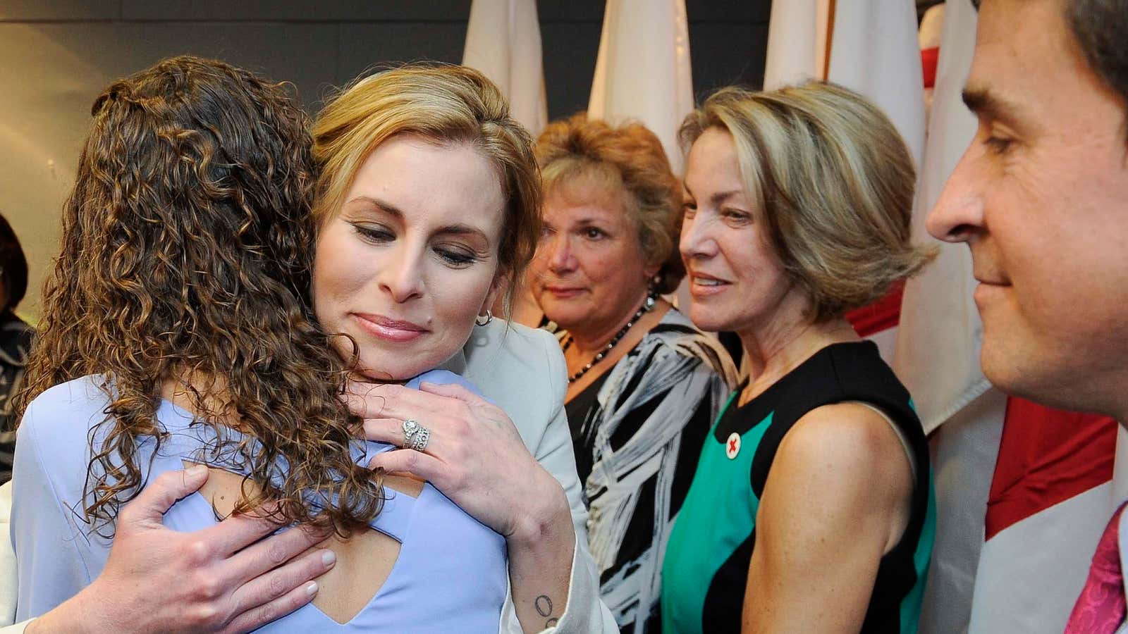 Model Niki Taylor thanks some of the blood donors who helped save her life.