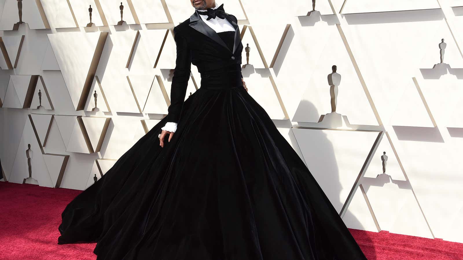 Man in a sale dress at the oscars