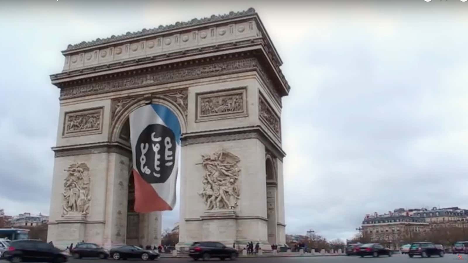 The Arc de Triomphe bears an ISIL-French flag in the Mercer-backed video.