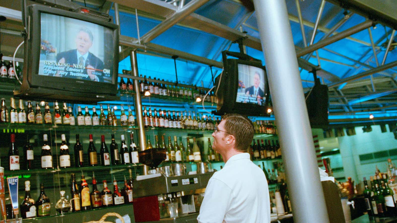 A bartender in Los Angeles watches Bill Clinton’s grand jury testimony, Sept. 21, 1998.