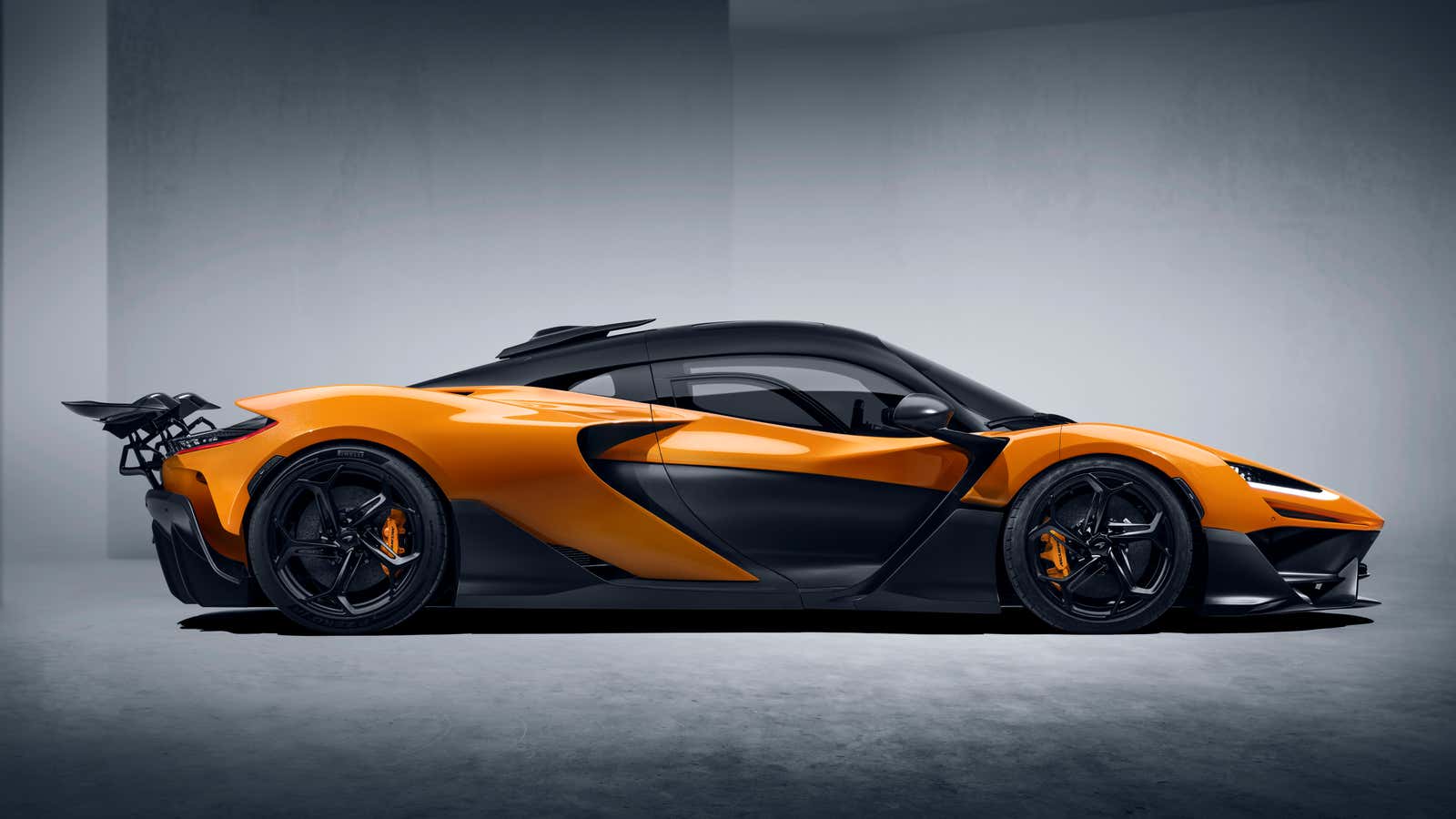 L’hypercar hybride McLaren W1 fait ses débuts avec l’une des ailes les ...