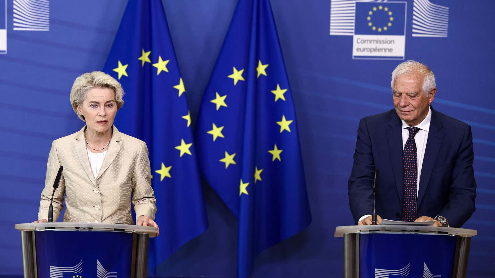 European Commission President Ursula von der Leyen (L) and European Commission vice-president in charge for High-Representative of the Union for Foreign Policy and Security Policy Josep Borrell (R) hold a press conference at the EU headquarters in Brussels, on September 28, 2022.