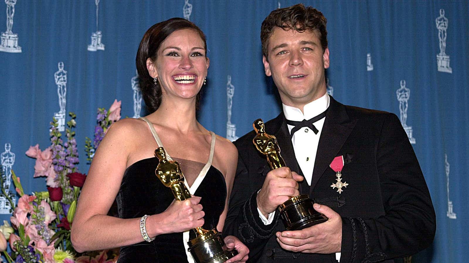 Julia Roberts and Russell Crowe at the 73rd Annual Academy Awards