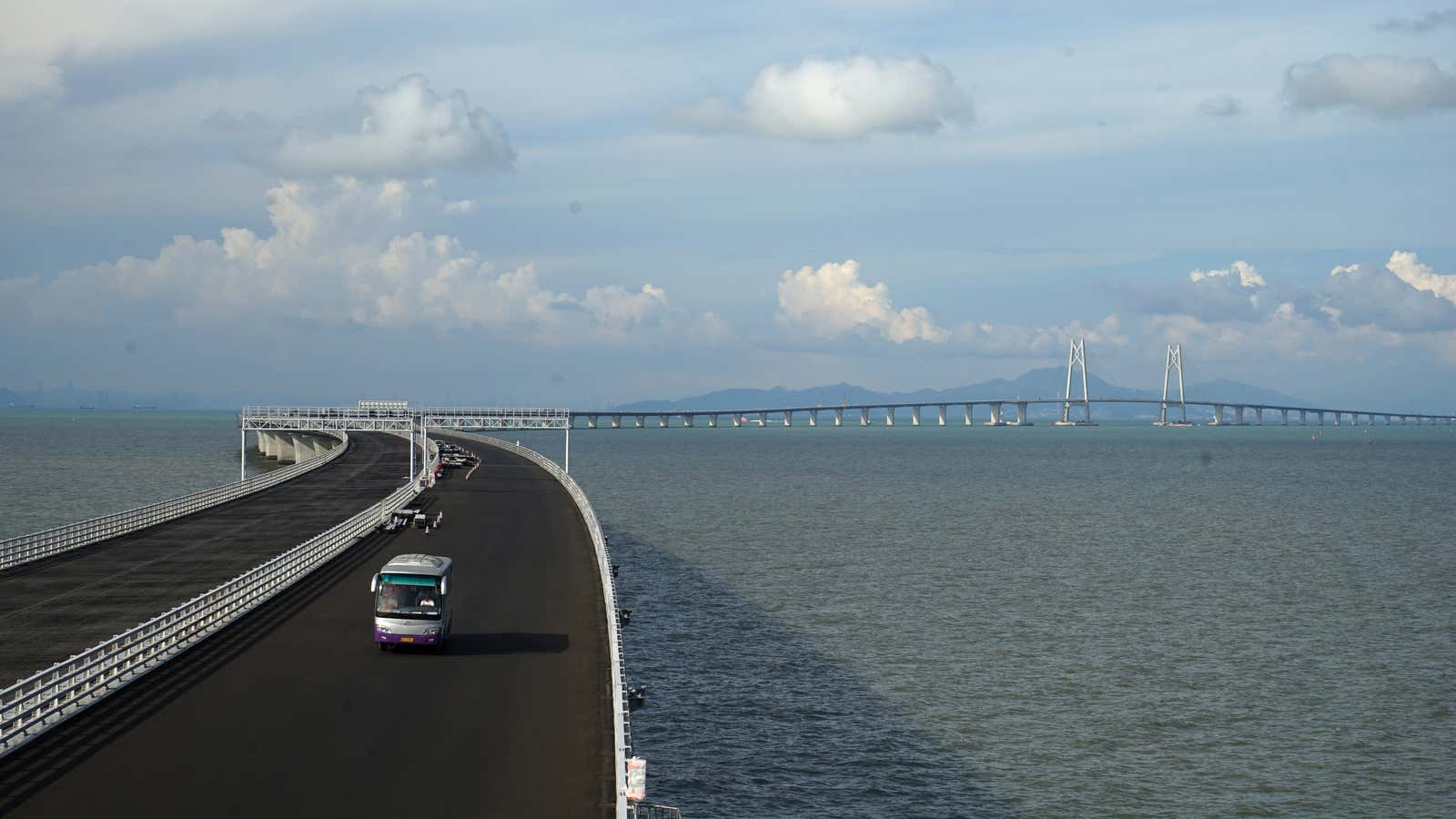 Super Typhoon Mangkhut will test the Hong Kong Zhuhai Macau bridge