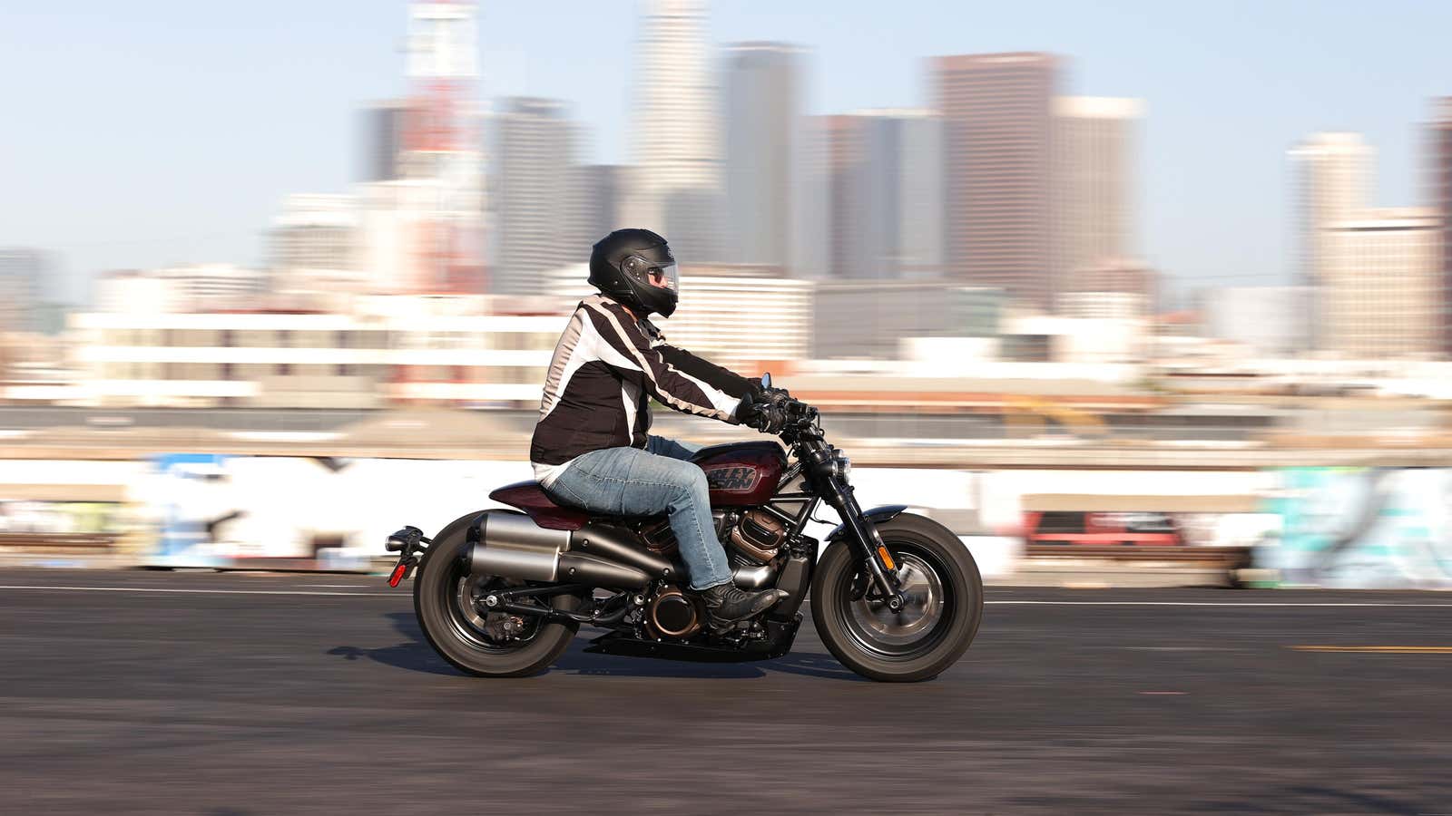 Harley-Davidson P-Type Is the New Sportster in Mean Black and Yellow  Clothing - autoevolution