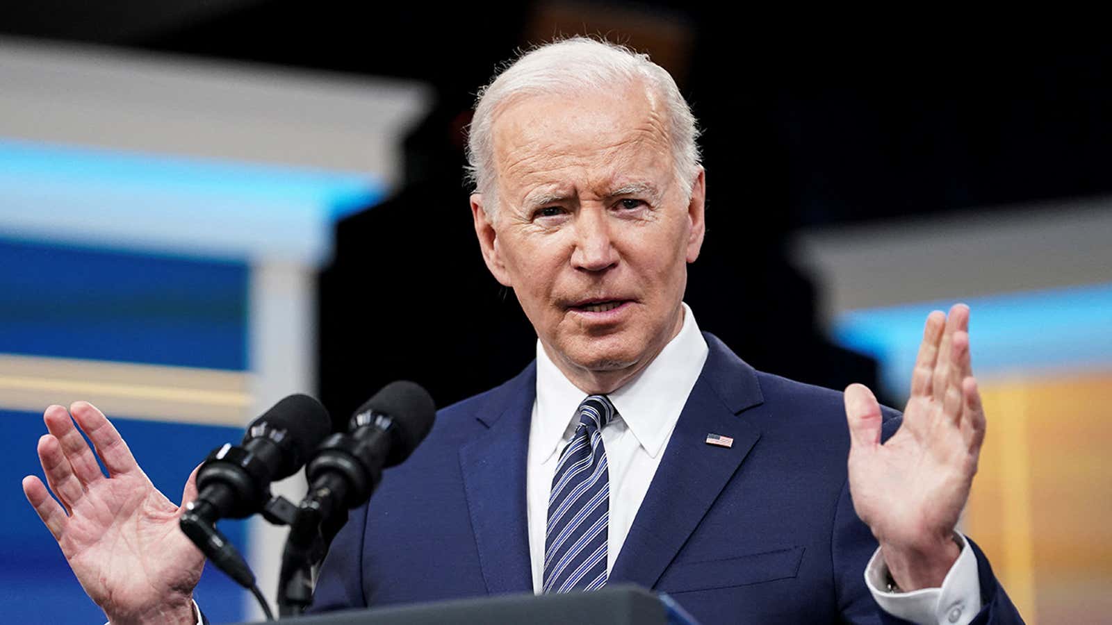 U.S. President Joe Biden announces the release of 1 million barrels of oil per day for the next six months from the U.S. Strategic Petroleum Reserve, as part of administration efforts to lower gasoline prices, during remarks in the Eisenhower Executive Office Building’s South Court Auditorium at the White House in Washington, U.S., March 31, 2022. REUTERS/Kevin Lamarque