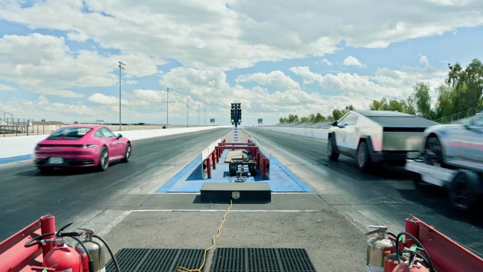 Image for Here's More Proof Tesla Faked Its Cybertruck Vs. Porsche 911 Drag Race