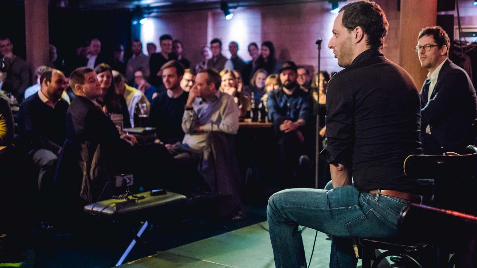 Jon Worth speaks at a “Brits, Brexit (and beer)” meeting in Berlin.