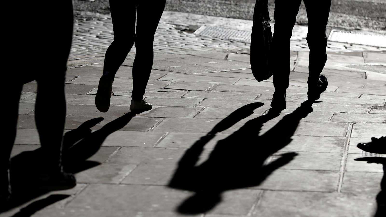 FILE PHOTO: Workers walk in the city of London, Britain, September 21, 2018. Picture taken September 21, 2018. REUTERS/Peter Nicholls/File Photo