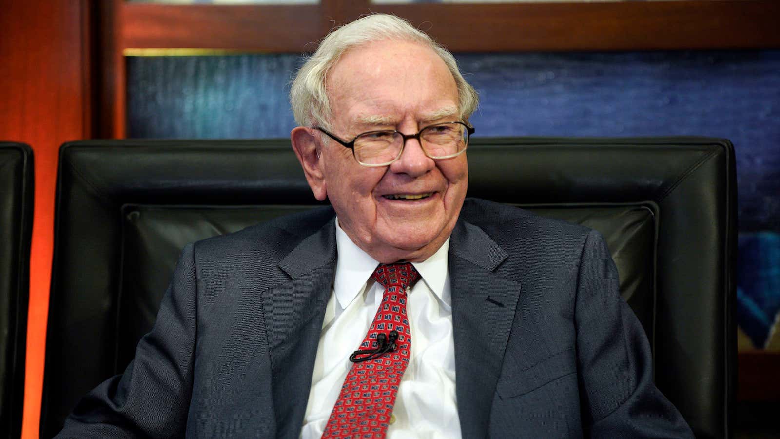 The Warren Buffett System For Deciding What To Read