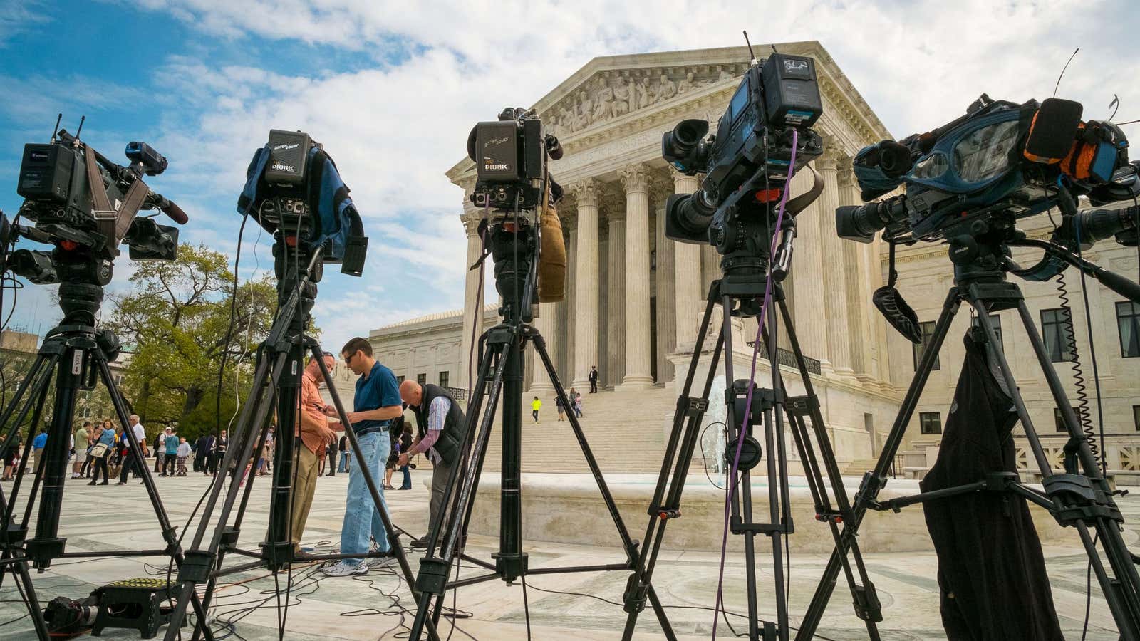 Filming the outside of the Supreme Court is still legal.