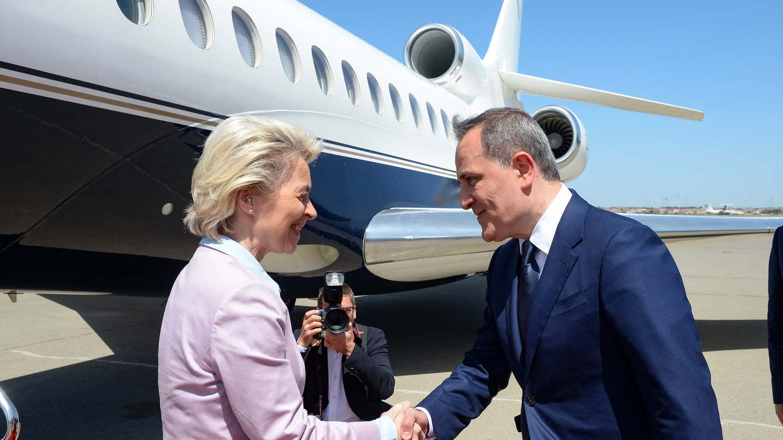 European Commission president Ursula von der Leyen is welcomed by Foreign Minister of Azerbaijan Jeyhun Bayramov.