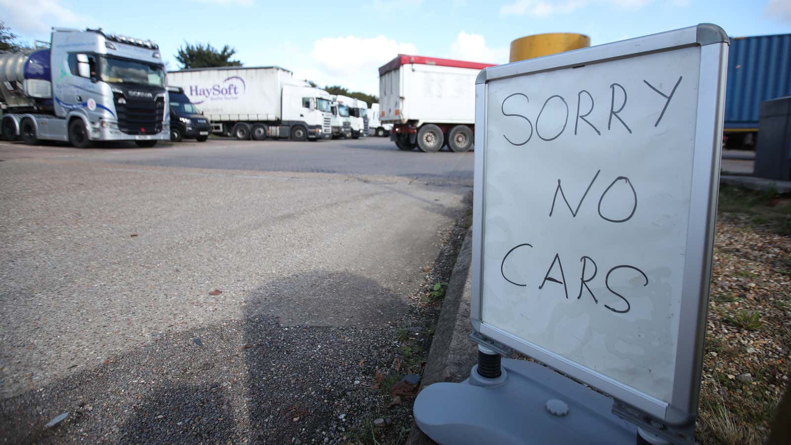 Trucks queue to fill up amid a fuel shortage in the UK.