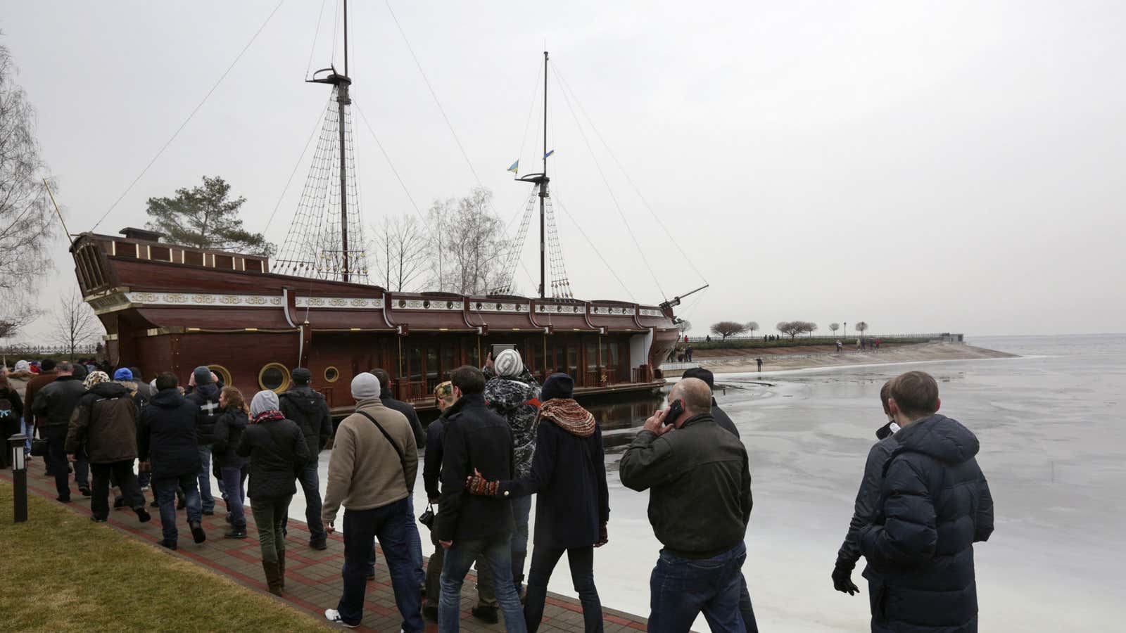 The line to check out Yanukovych’s vessel.