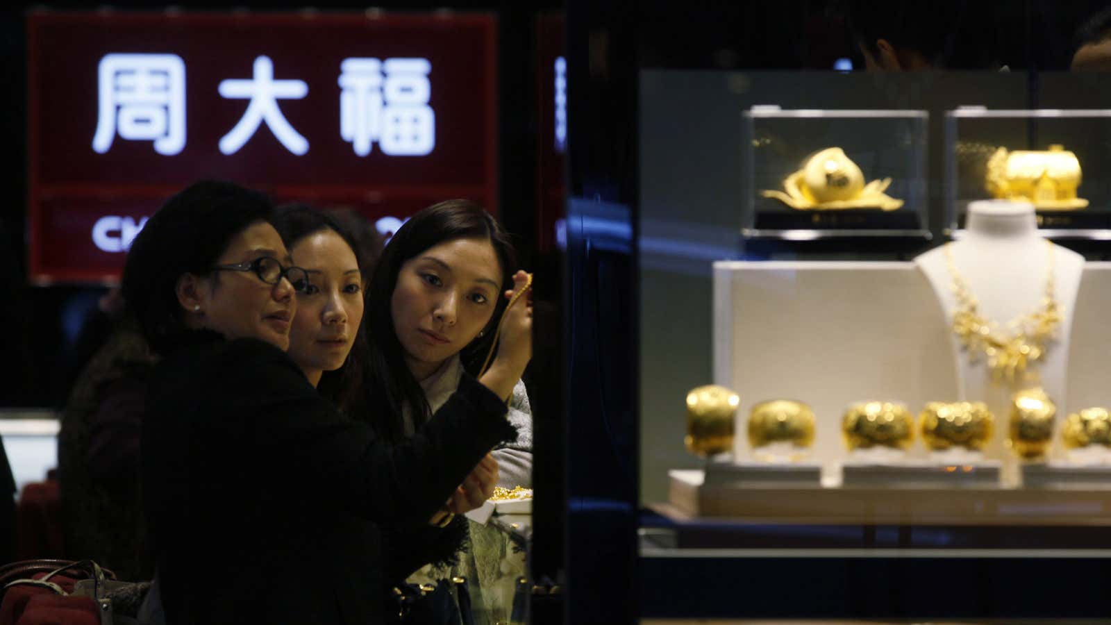 April’s rush leaves Hong Kong jewelry stores bare for Golden Week