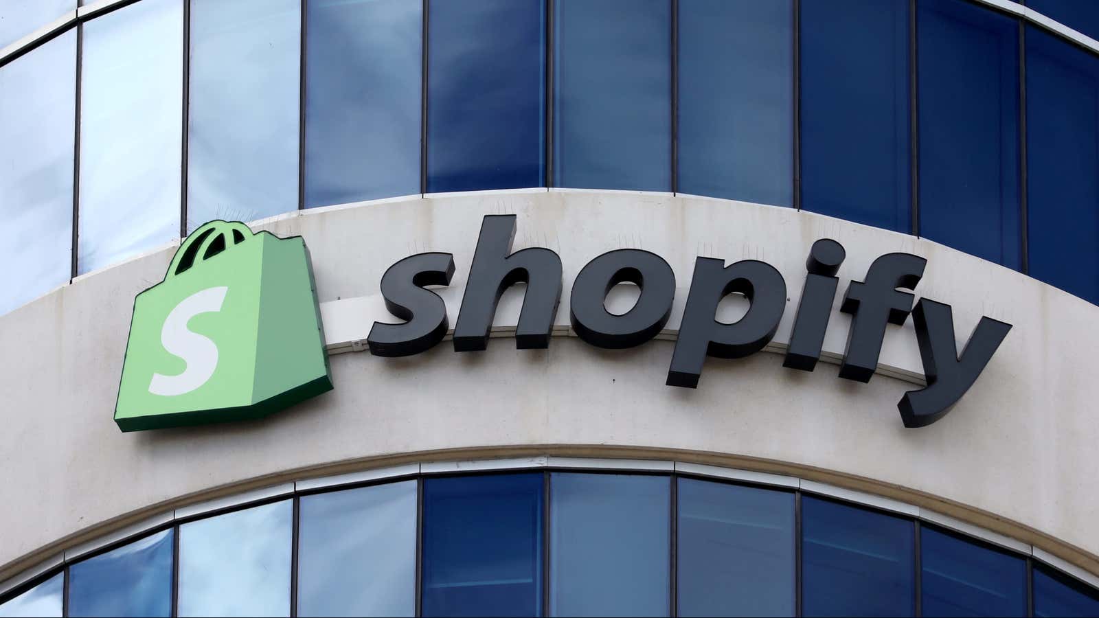 Vaccinated Americans still seem happy to buy online, Shopify says.