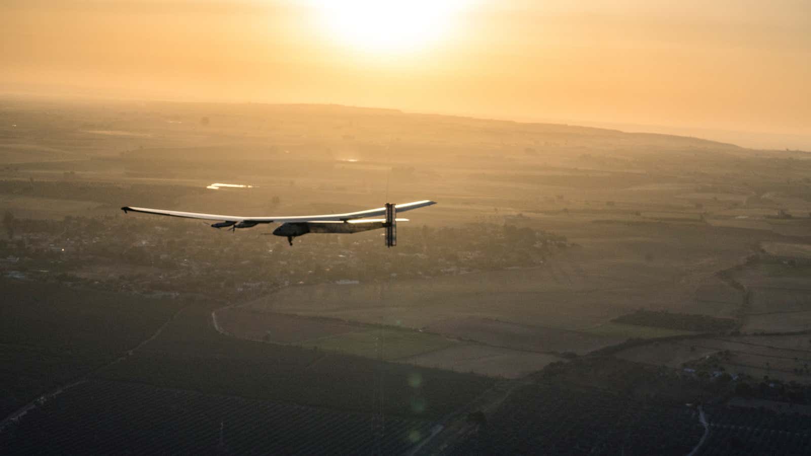 Solar Impulse 2 coming in for a landing in Seville.