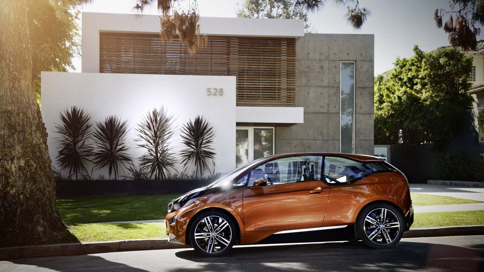 BMW is offering a gas-powered loaner car if you need a change from your i3 Concept Coupe.