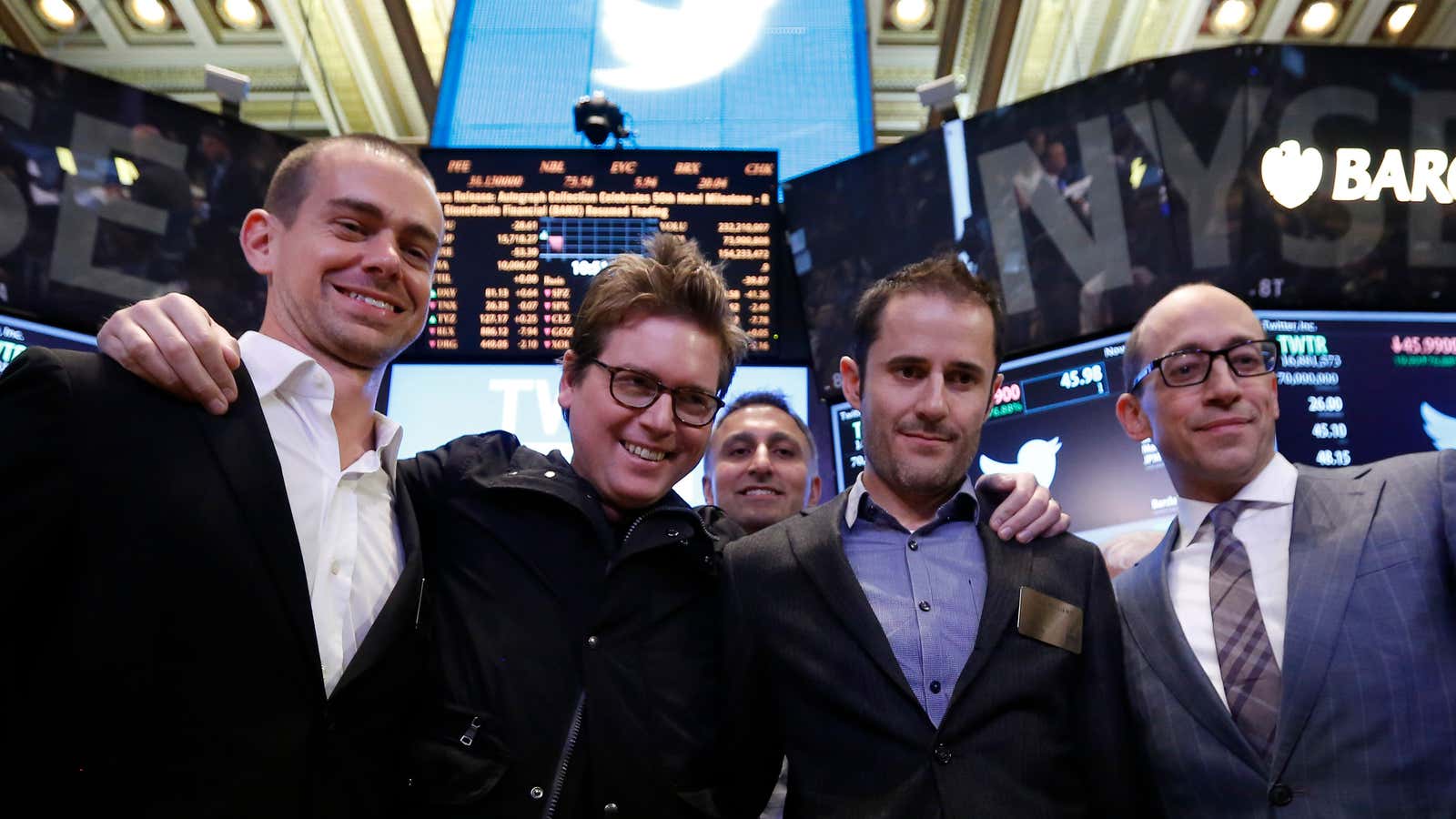 Twitter CEO Dick Costolo (R) celebrates the Twitter IPO with Twitter founders Jack Dorsey (L), Biz Stone (2nd L) and Evan Williams on the floor of the New York Stock Exchange in New York, November 7, 2013.     REUTERS/Brendan McDermid (UNITED STATES  – Tags: BUSINESS SCIENCE TECHNOLOGY)   – TB3E9B71DHH40