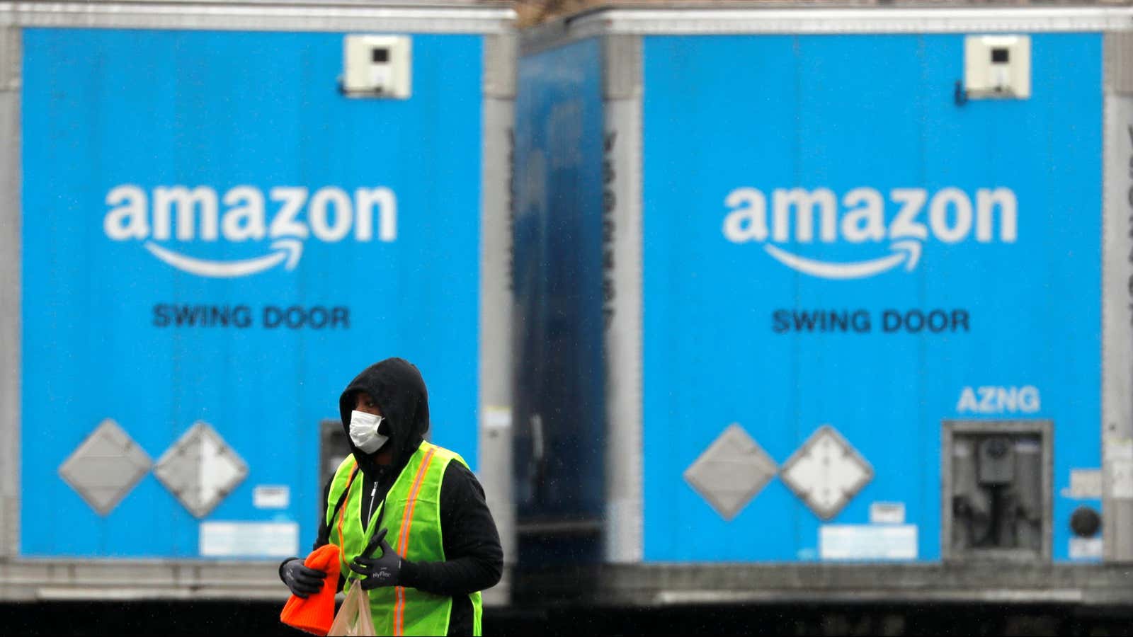 An Amazon worker in a face mask.