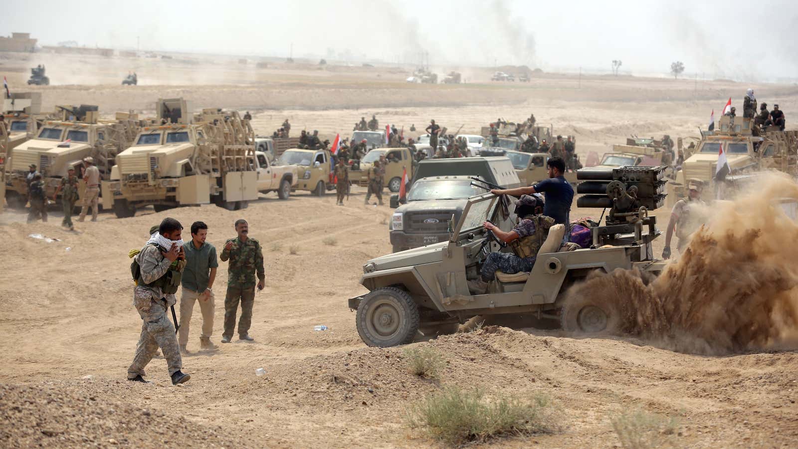 Iraq’s Shi’ite paramilitaries and members of Iraqi security forces gather in Nibai, in Anbar province May 26, 2015.