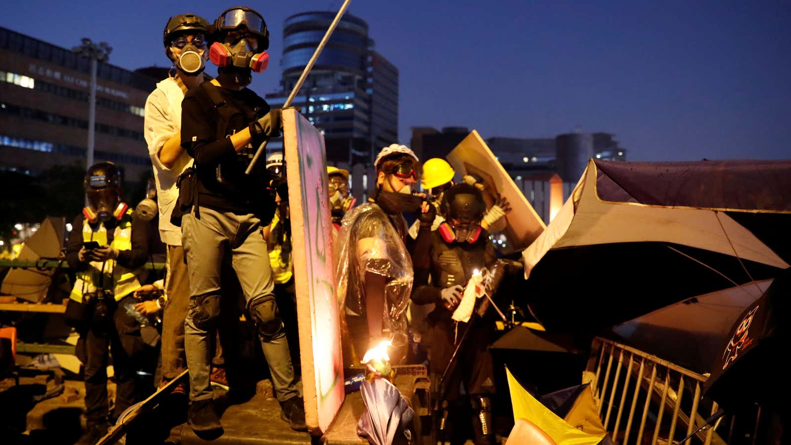 Anti-government protesters wear gas masks during clashes with police, outside Hong Kong Polytechnic University (PolyU) in Hong Kong, China, November 17, 2019. REUTERS/Tyrone Siu –…