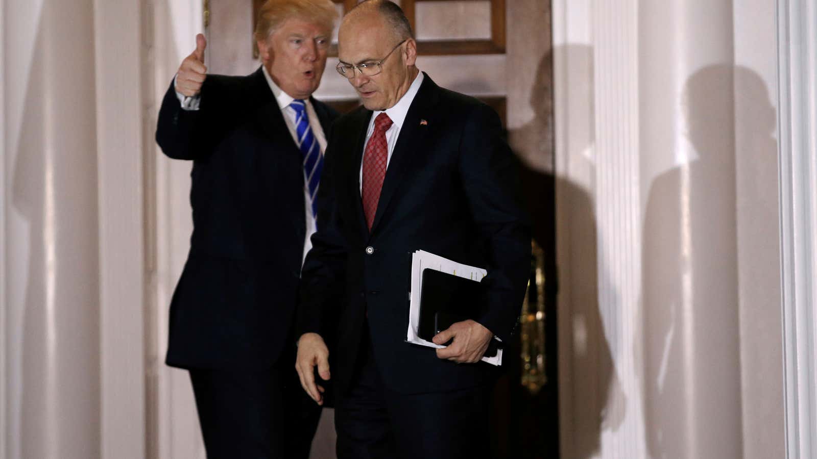 U.S. President-elect Donald Trump gestures as Andy Puzder, CEO of CKE Restaurants, departs after their meeting at the main clubhouse at Trump National Golf Club in Bedminster, New Jersey, U.S., November 19, 2016.  REUTERS/Mike Segar – RTSSFPV