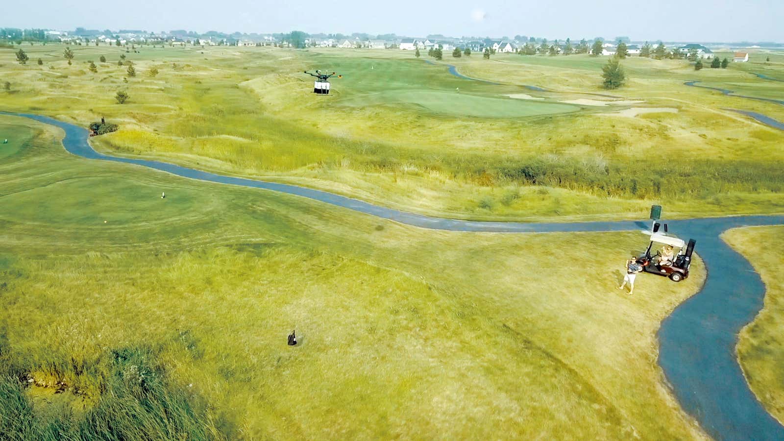 Flytrex’s drone dropping off a delivery on the course.