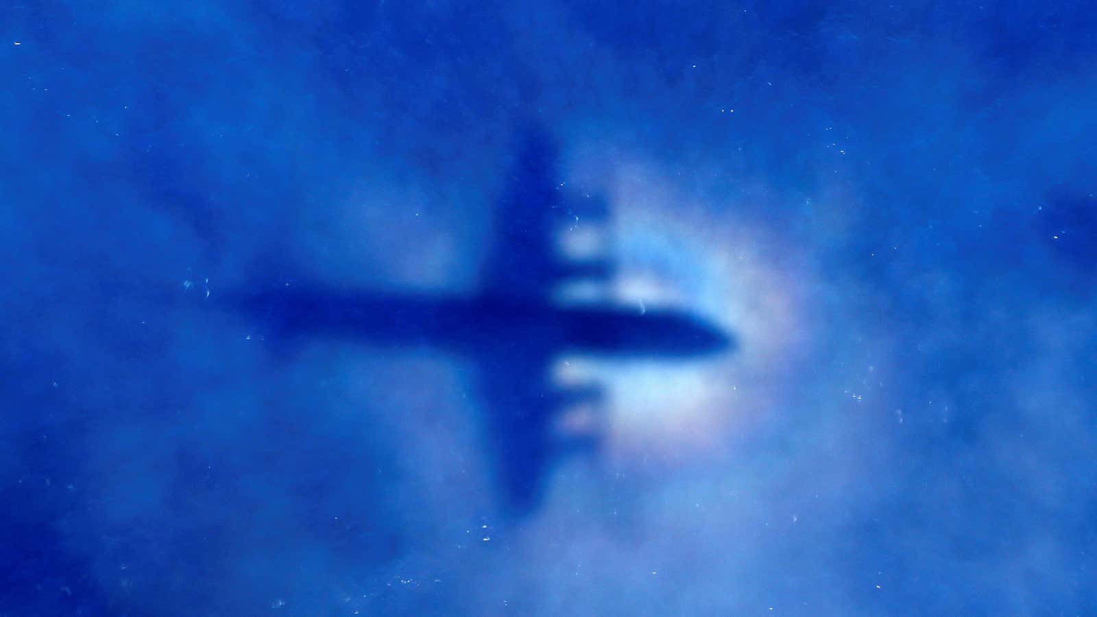 A New Zealand Air Force aircraft searches for MH370.