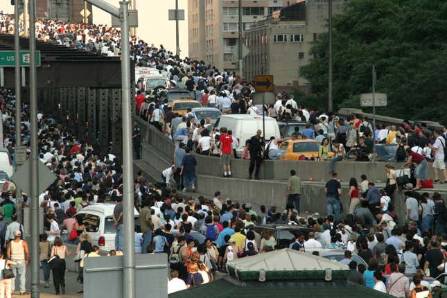Image for article titled What New York looked like without electricity in 2003