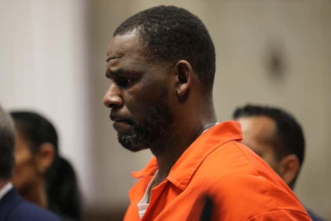 Singer R. Kelly appears during a hearing at the Leighton Criminal Courthouse.