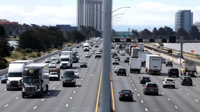 Image for article titled Biden's New Pollution Laws Have a Giant Loophole for Heavy Trucks