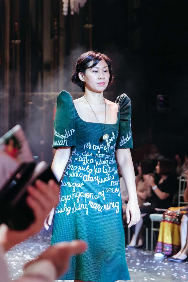Image for article titled Modern Filipino women are reclaiming their national identity in dazzling fashion