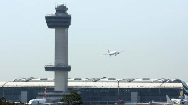 Image for article titled FAA Admits to Air Traffic Controller Shortage at New York City&#39;s Airports