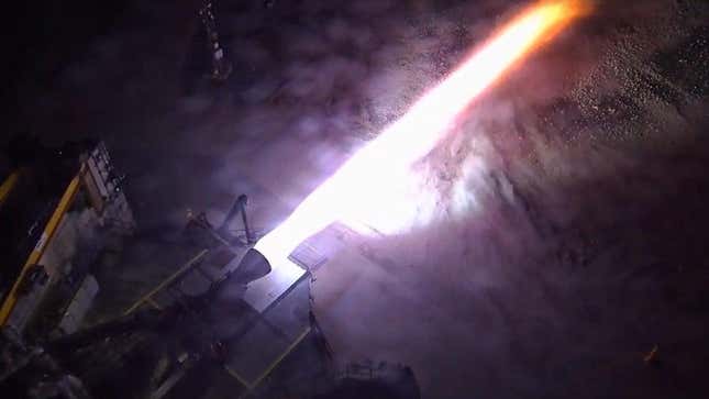 SpaceX carried out a vacuum-optimized test of its engine for the Starship lunar lander.