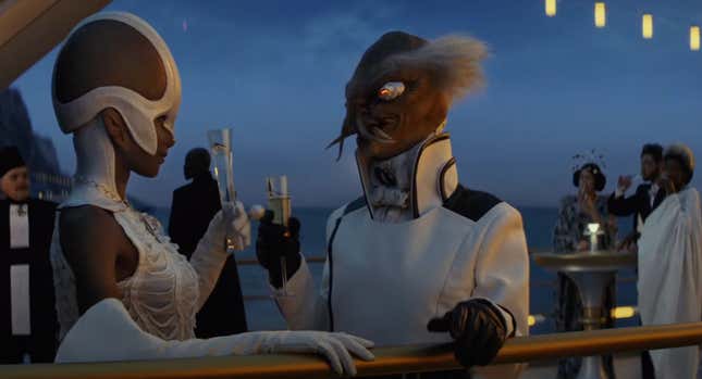 Rich, fancy aliens drink cocktails by the water in The Last Jedi.