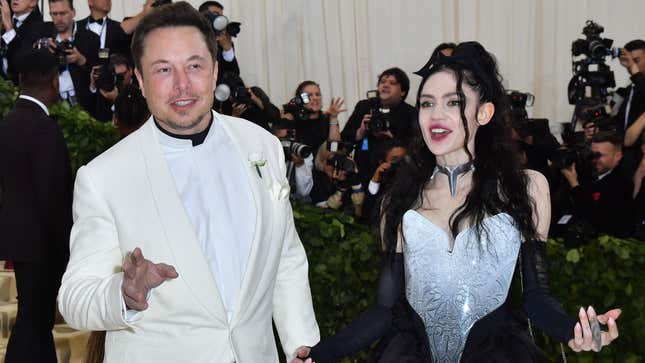 Image for article titled Elon Musk Sent a Photo of Grimes Mid C-Section to Her Dad and Brothers