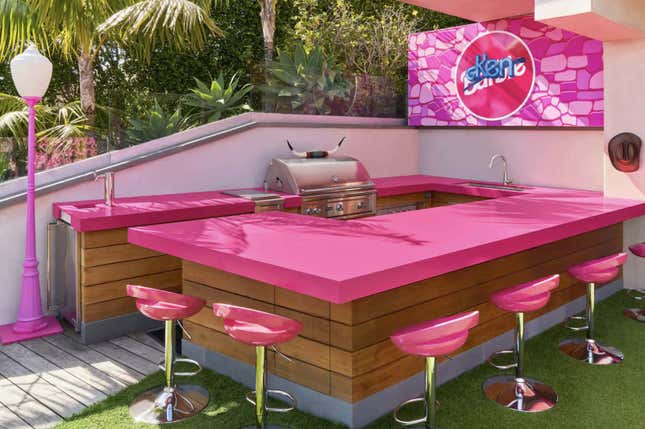 Imagen para el artículo titulado ¿Has soñado alguna vez vivir en la mansión de Barbie? Esto es lo más cerca que puedes estar de hacerlo