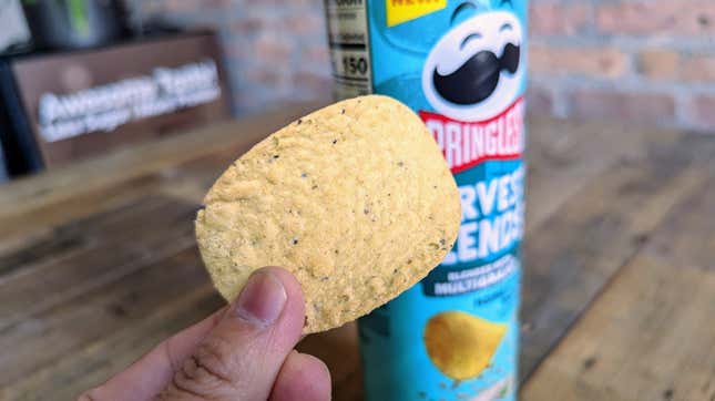 hand holding Homestyle Ranch Pringles Harvest Blends potato chip