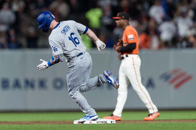 Dodgers spoil debut of new Giants manager