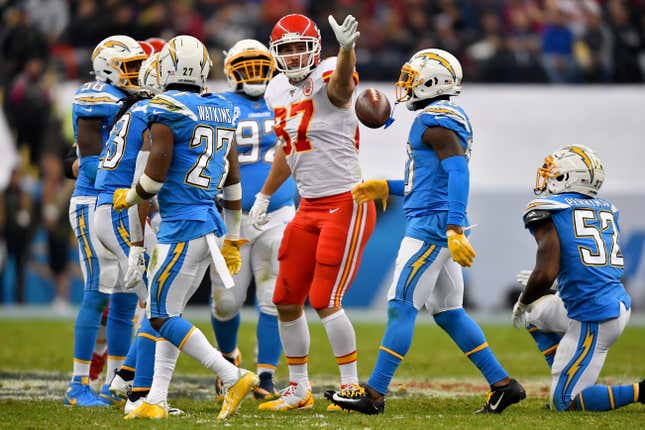 Slippery' Travis Kelce saves his best for last in Chiefs' victory over  Chargers on Thursday night