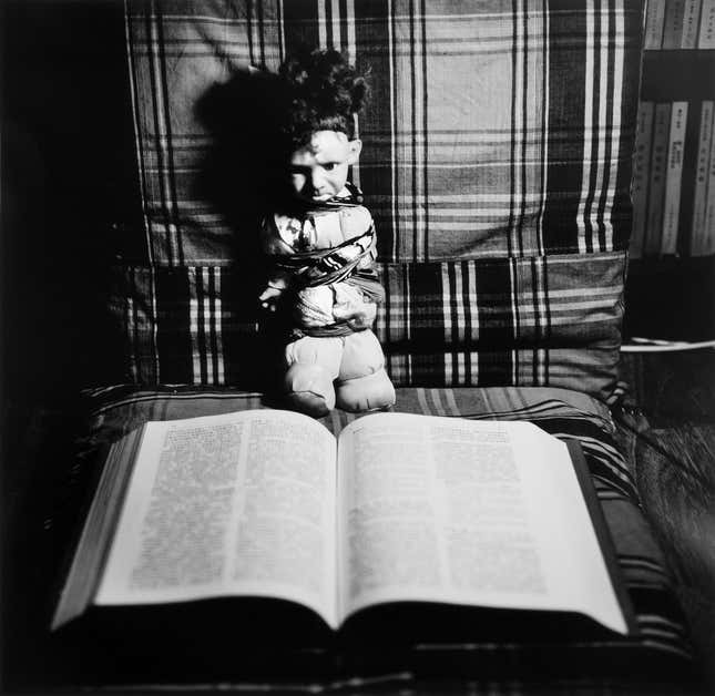 Image for article titled Liu Xia’s unsettling photos of dolls reveal the emotional toll of loving a Chinese dissident