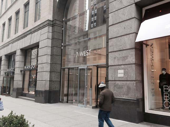 Image for article titled No, Amazon is not opening a physical store in New York for the holiday shopping season