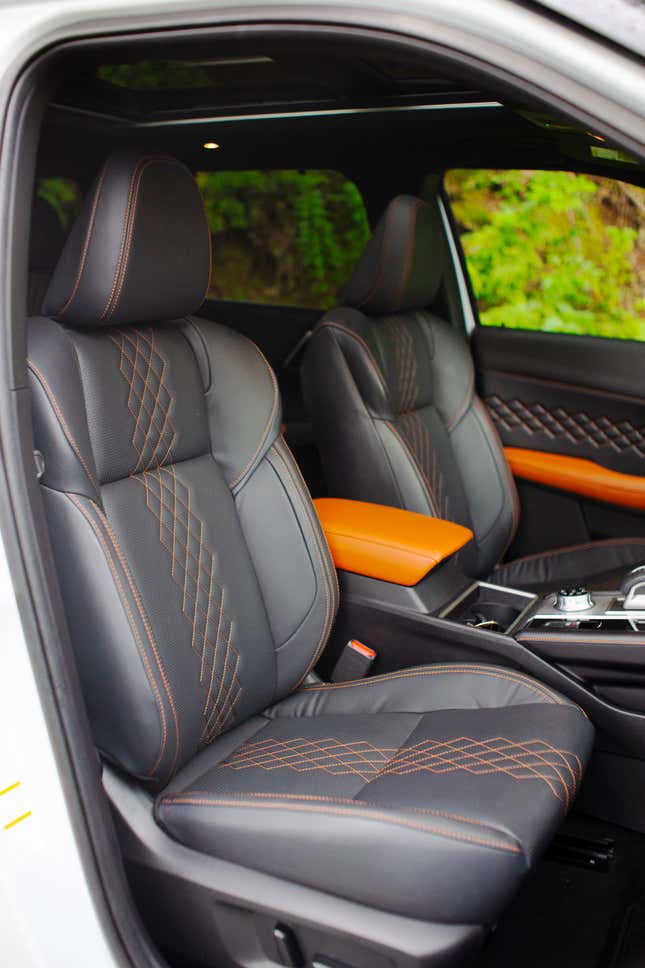 Image for article titled I Have No Idea How The Mitsubishi Outlander Is $10,000 Cheaper Than A Kia Telluride